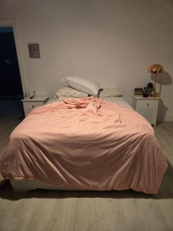Bedroom Queen Set No matress