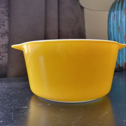 Vintage Pyrex Bright Yellow Casserole Dish 473