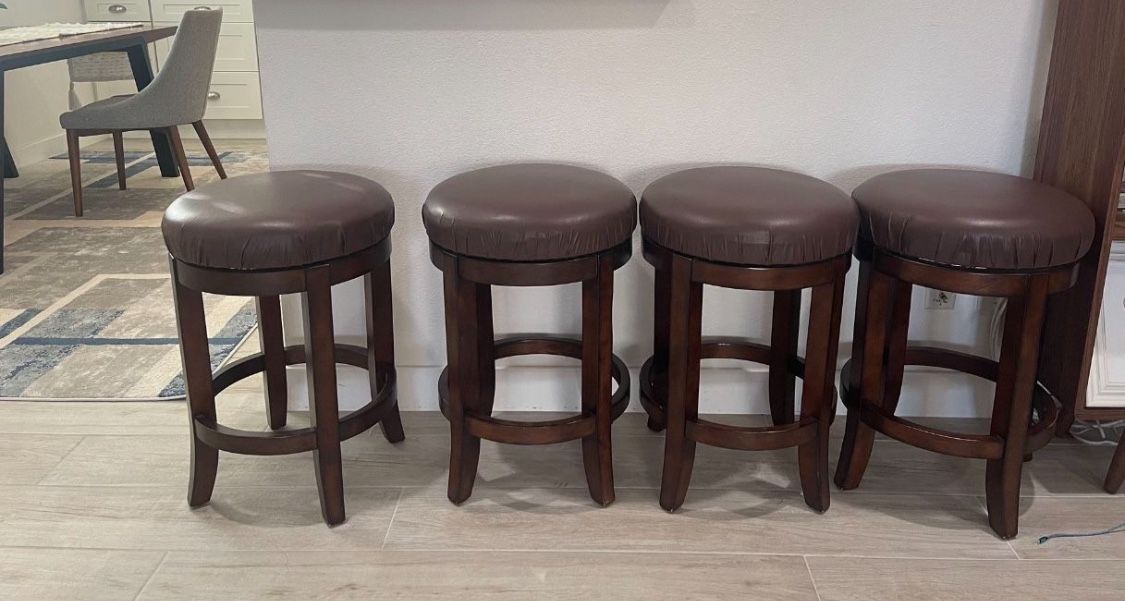 Swivel Bar Stools. 24" H