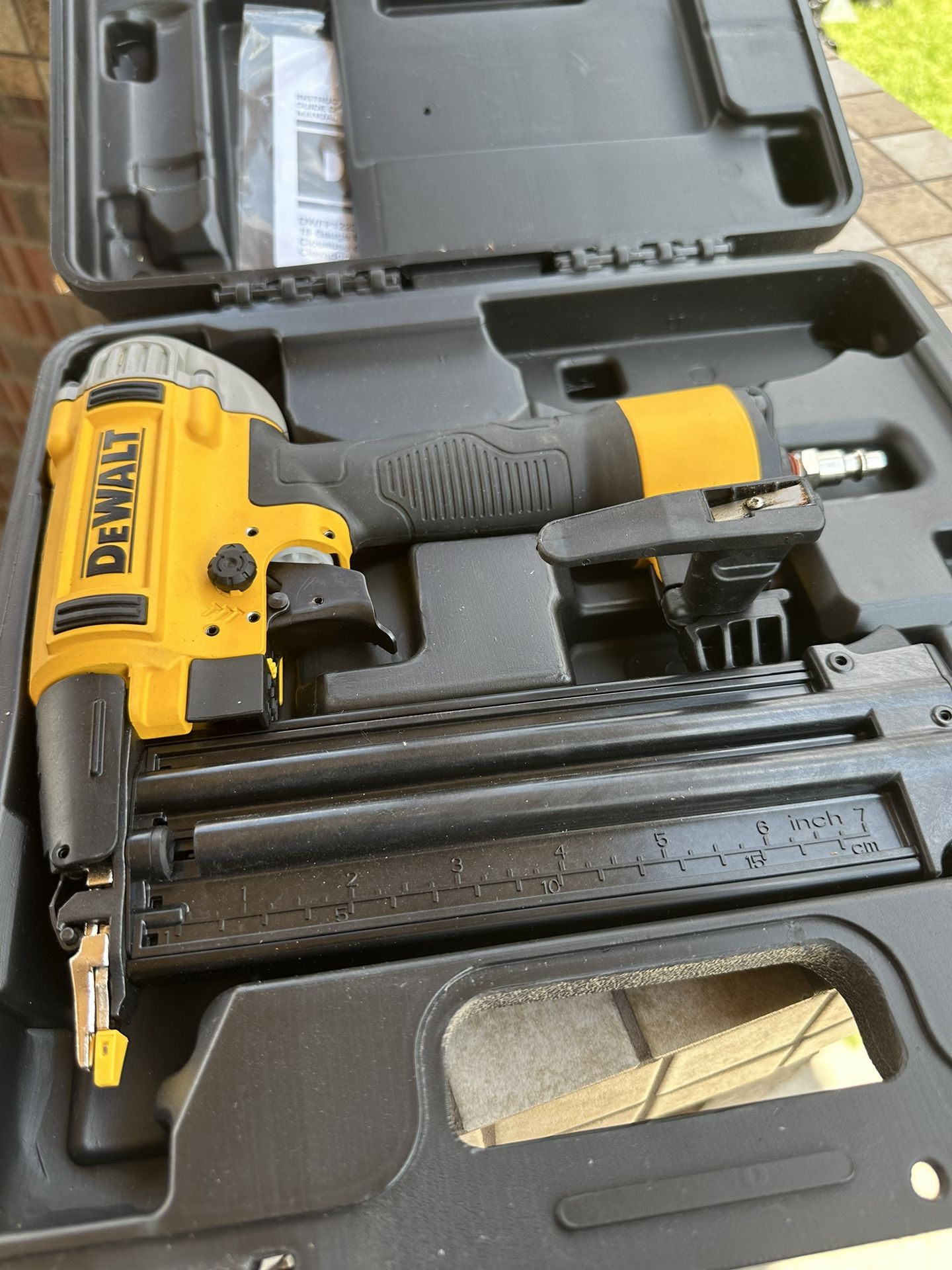 Dewalt 18 Gauge Pnaumatic Gun Nail