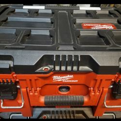 Milwaukee Pack Out Tool Box