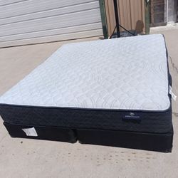 Serta King Mattress And Box Spring 