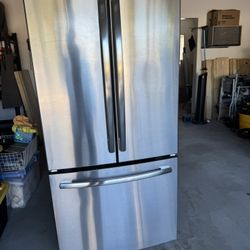 GE Refrigerator 24.7 Cubic Ft Size
