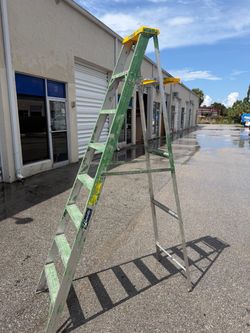 Louisville 8ft Aluminum Folding Step Ladder, Good working condition! No rust.
