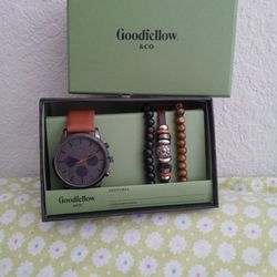 Beautiful Watch With 3 Matching Bracelets 