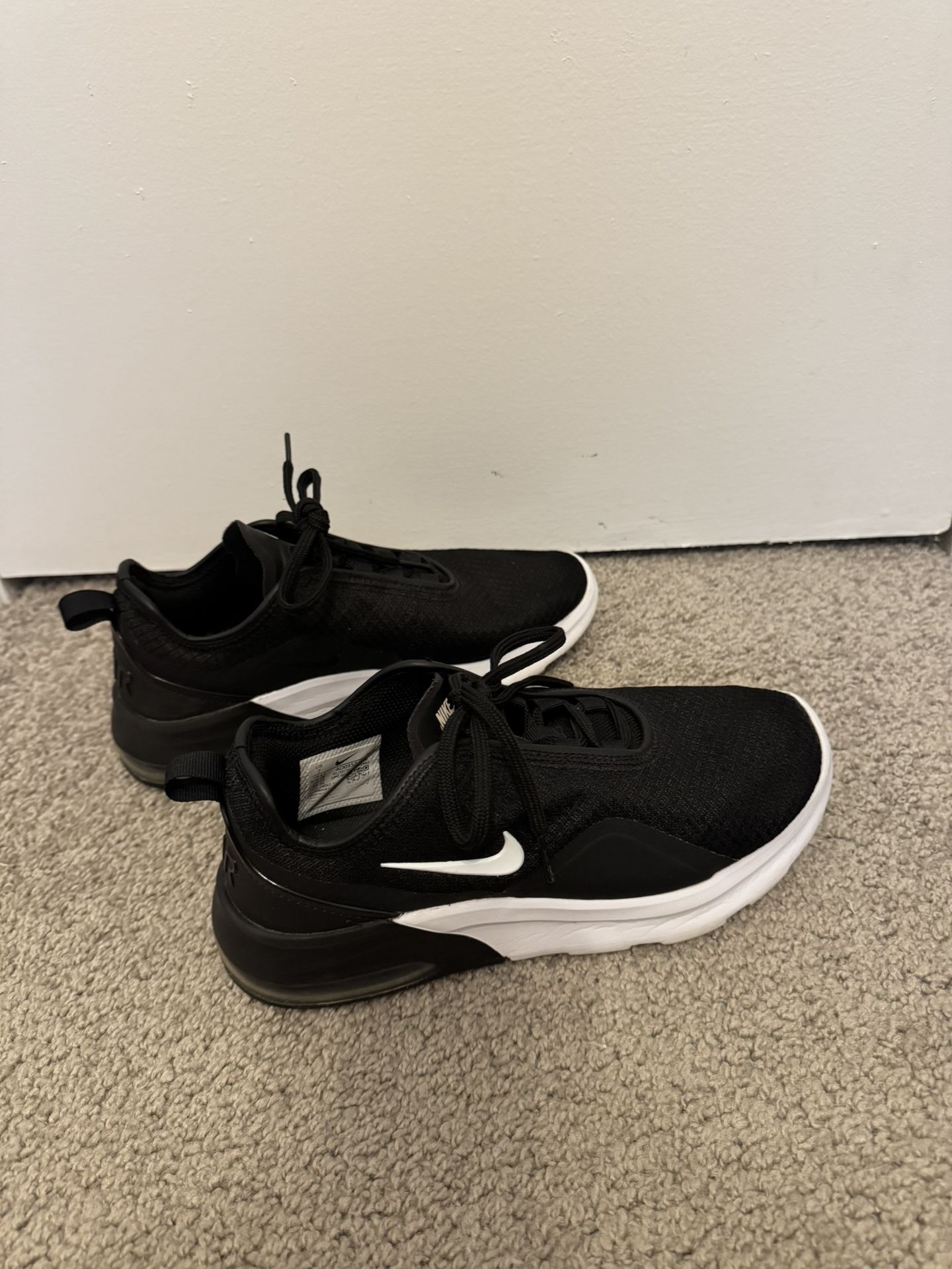 Nike Air Max Motion 2 Size 7