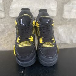 Air Jordan 4 Yellow Thunder (pick Up Only ) Size 6y $55