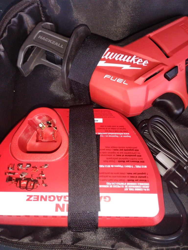 Milwaukee M12 Sawzall Kit W Blades And Gloves