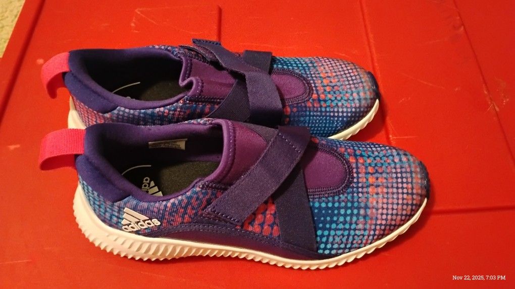 Adidas Kids Size 2.5 Unisex