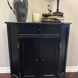 Cabinet  entry  hall