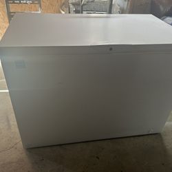 CHEST FREEZER 
