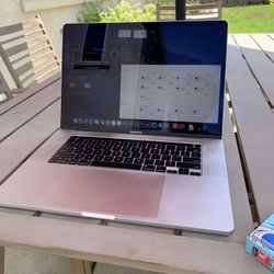 2019 MacBook Pro i7 512gb