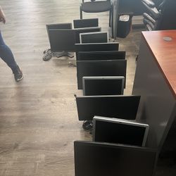 12 Computer Monitors