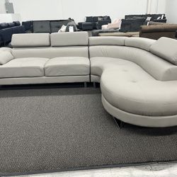 New Sectional W Adjustable Headrests .  Light Grey .  106” X 77”.  Free Delivery !