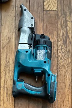 Makita Cordless Metal Shear Tool