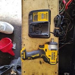 DeWalt 12volt Brushless Impact Driver And Battery Charger 