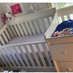 Cuna Grande Para Bebé En Excelente Condición 