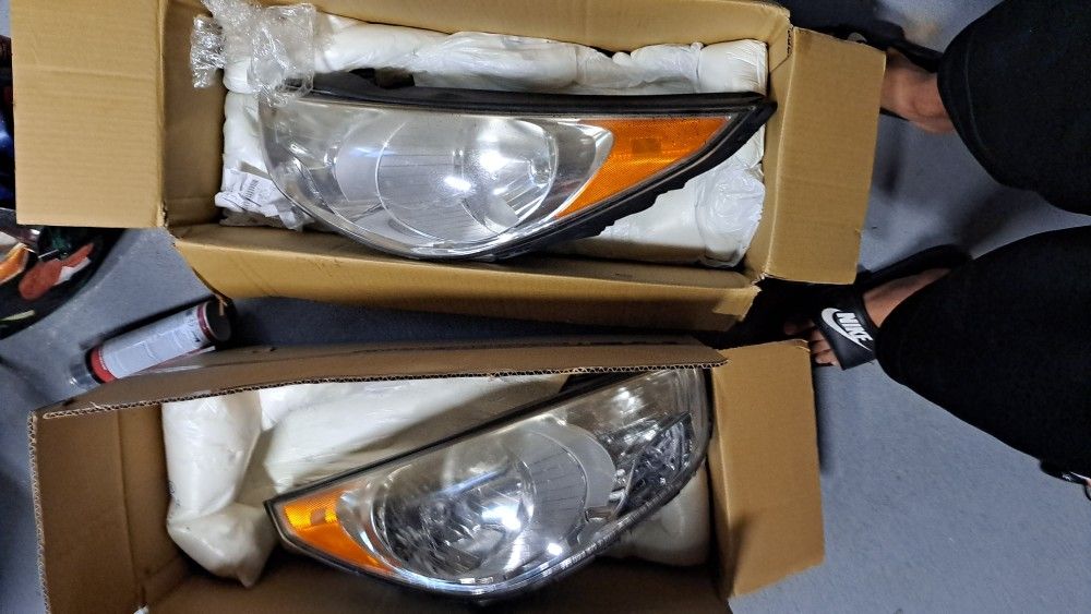 2011 Hyundai Tucson Headlights