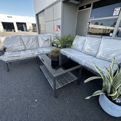 brand new patio set in box