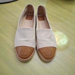 Tori BURCH Flat  Size 9
