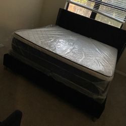 NEW KING SIZE MATTRESS SET AND BOX SPRING-2pcs 