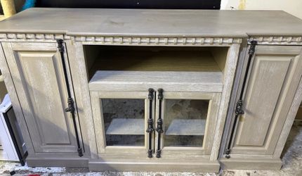 Buffet hutch / TV stand