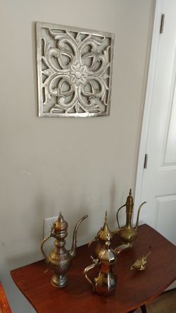 Cast alloy wall hanging