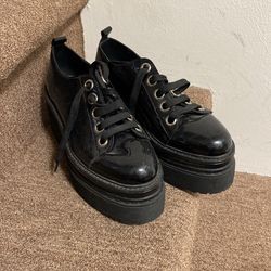 schism black shoes
