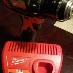 Milwaukee Drill M12 V