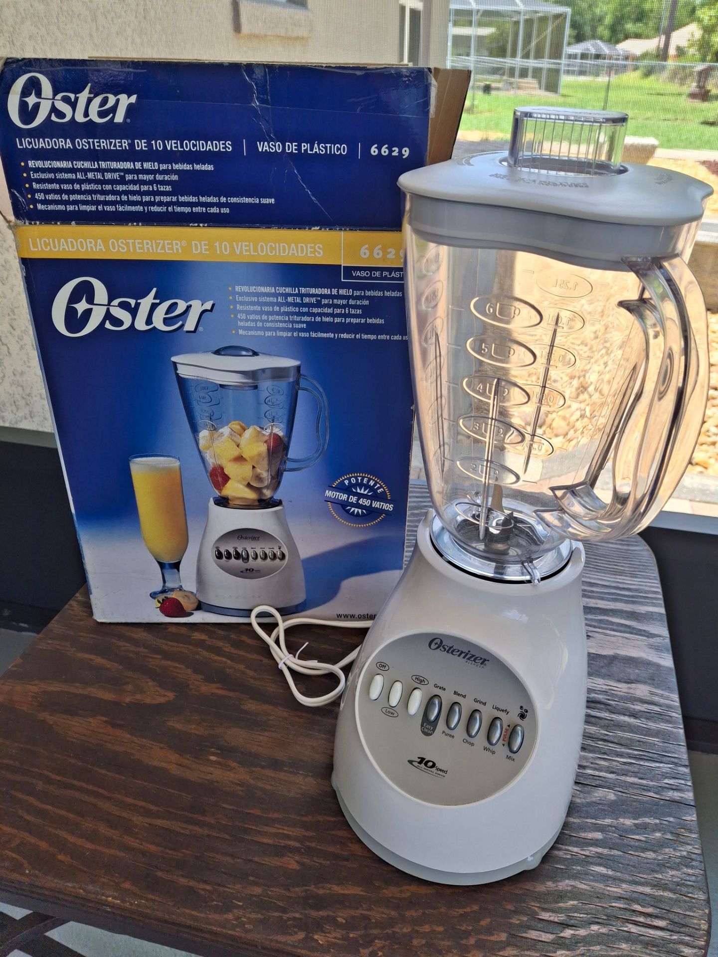 Oster 10 Speed Osterizer Blender 6629 White with Plastic Jar