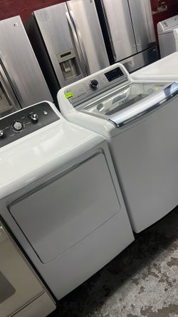 Combo washer and dryer gas use like new perfect working