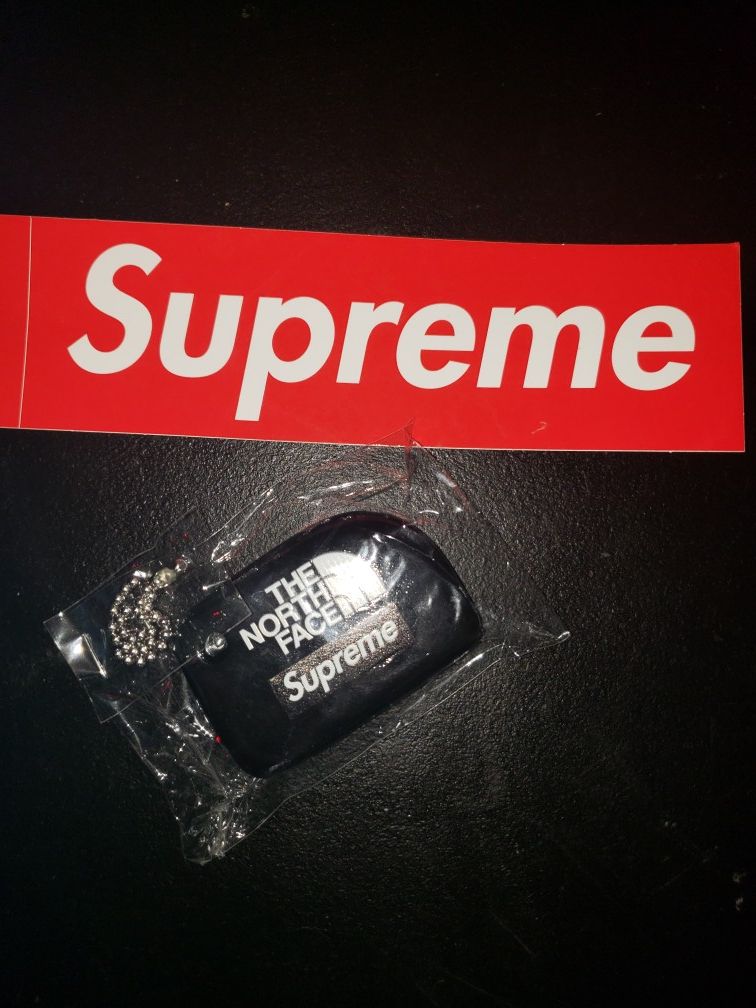 Supreme X The North Face Key Chain