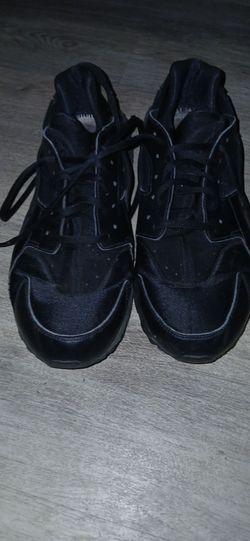 Tennis shoes