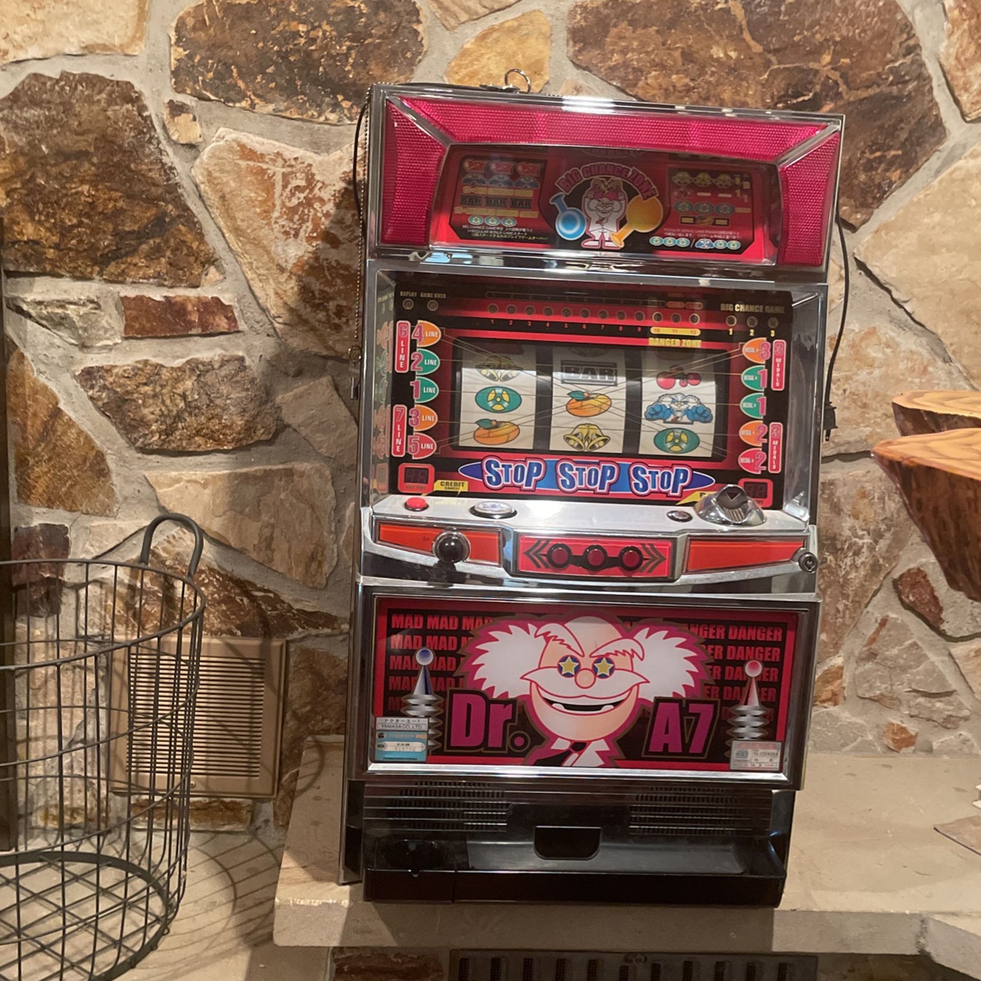 Slot machine by Pachislo very good used condition Dr A7 Mad Scientist