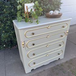 Elegant Dresser 4 Drawers
