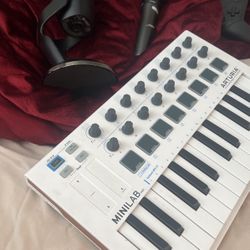 Yeti Blue Condenser Podcast Mic Keyboard And Mic