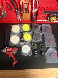 Milwaukee M12 Sander/ polisher with accessories