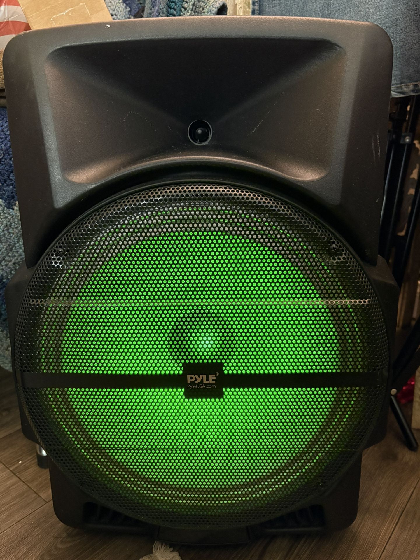 Loud Bluetooth speaker AM/FM Radio 