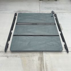 Tacoma 2016-2023 6 FT Long  Bed Cover OEM Trade Or Sale