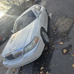 2003 Lincoln Town Car 