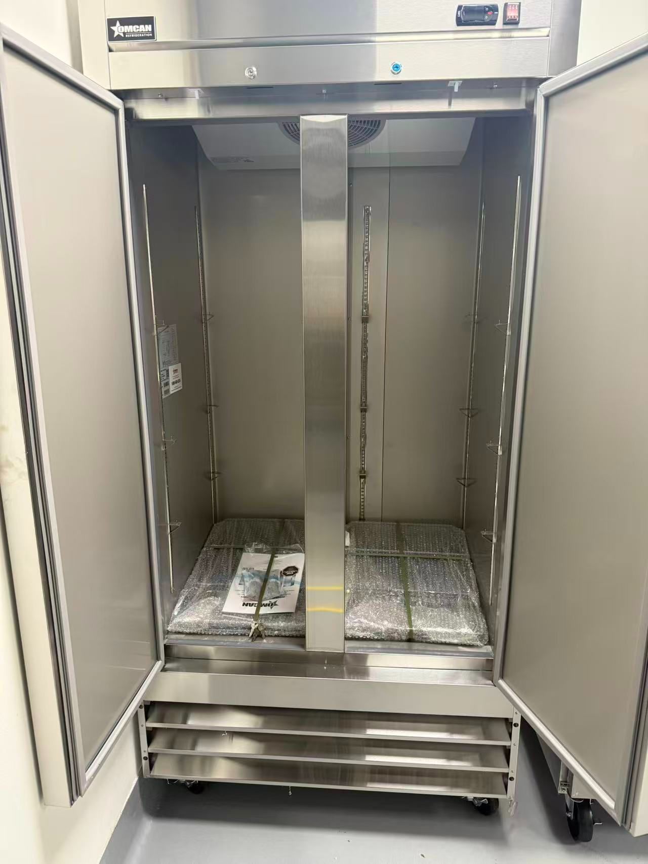 40" Commercial Reach In Refrigerator