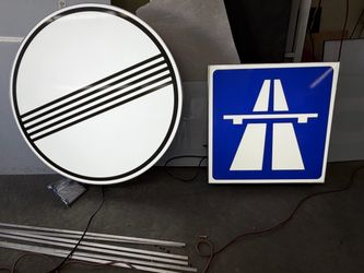 SET OF ILLUMINATED GERMAN 🇩🇪 REPUBLIC AUTOBAHN HIGHWAY SIGNS