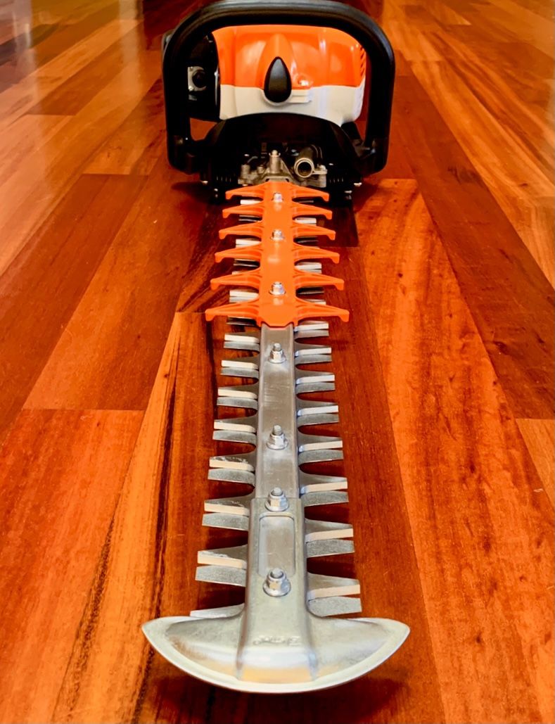 STIHL HS82 R CommercialGrade — Hedge Trimmer 30” DoubleSided