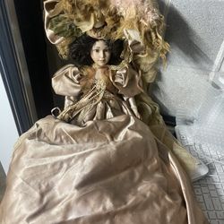 For Sale Some Antique And Some Newer Porcelain Dolls 9 To Be Exact