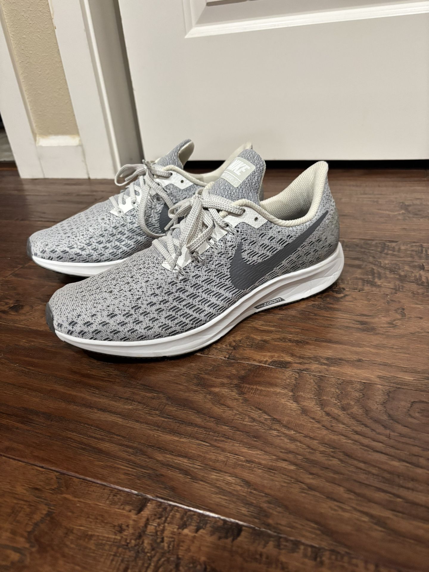Women's Nike Zoom Pegasus 35 Size 9.5 New