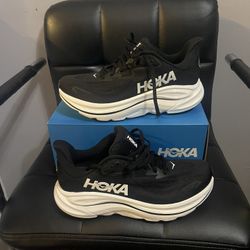 Hoka Clifton 10/ Size 10.5 Women’s/ 9 Men’s $100