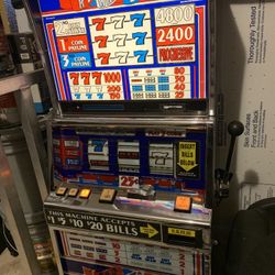 Slot Machine IGT Red white Blue 