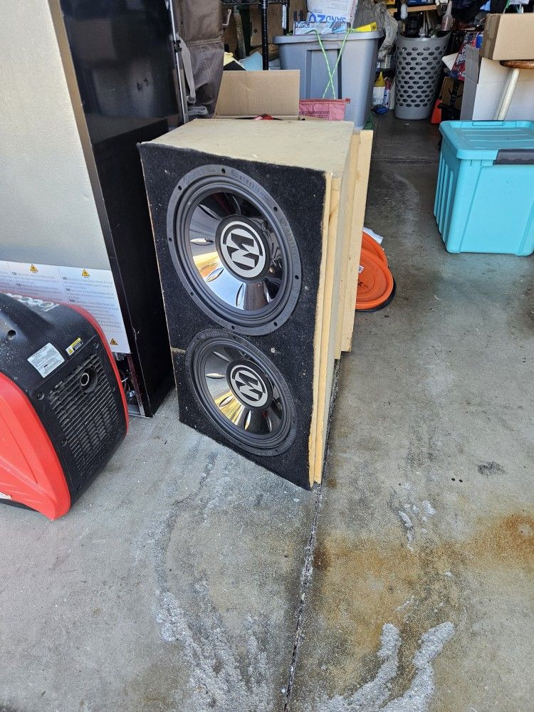 Dual Amp And Double Memphis Subwoofers With Box