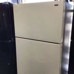 Hotpoint 17 Cu Ft Top And Bottom Fridge. 1 year Warranty 