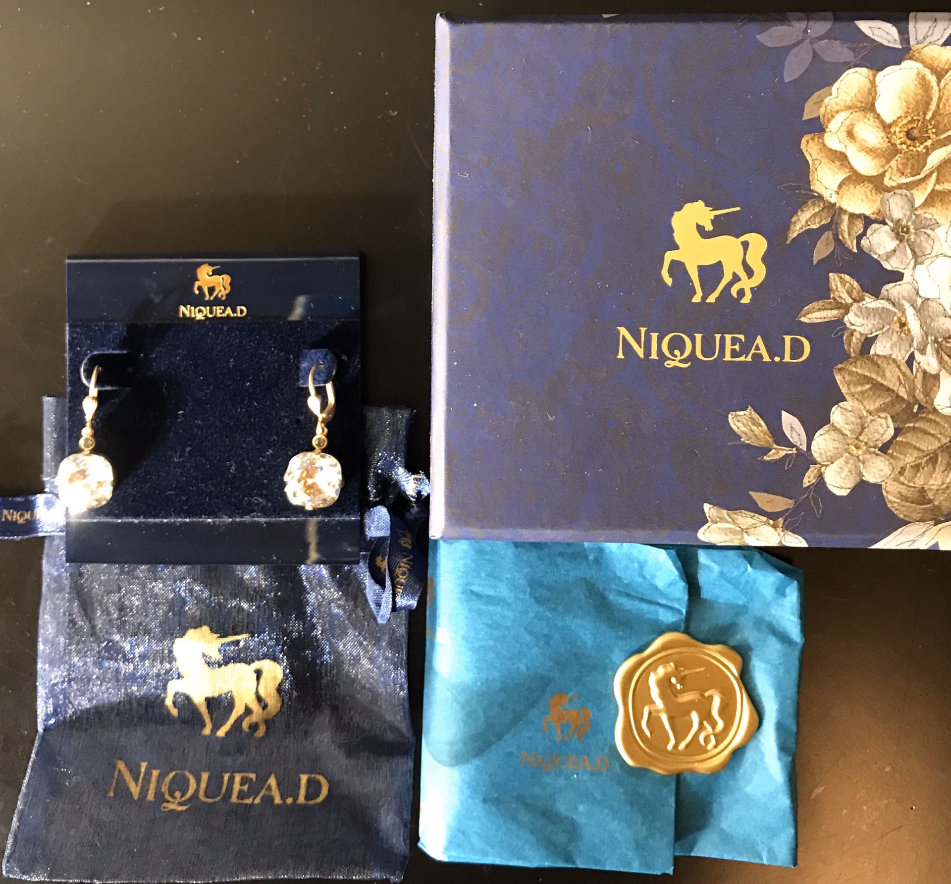 NEW - NEVER BEEN USED NIQUEA.D Earrings
